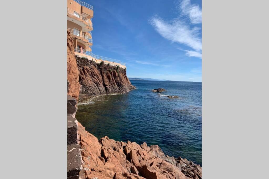 Cap Neree Petit Coin De Paradis Pieds Dans L Eau Saint-Raphaël Kültér fotó