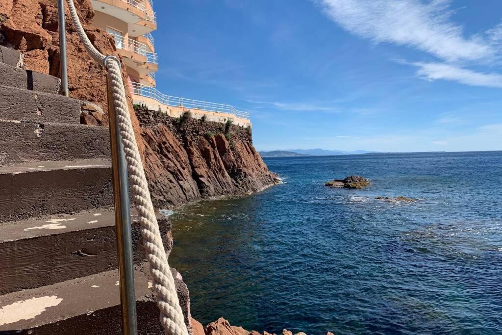 Cap Neree Petit Coin De Paradis Pieds Dans L Eau Saint-Raphaël Kültér fotó